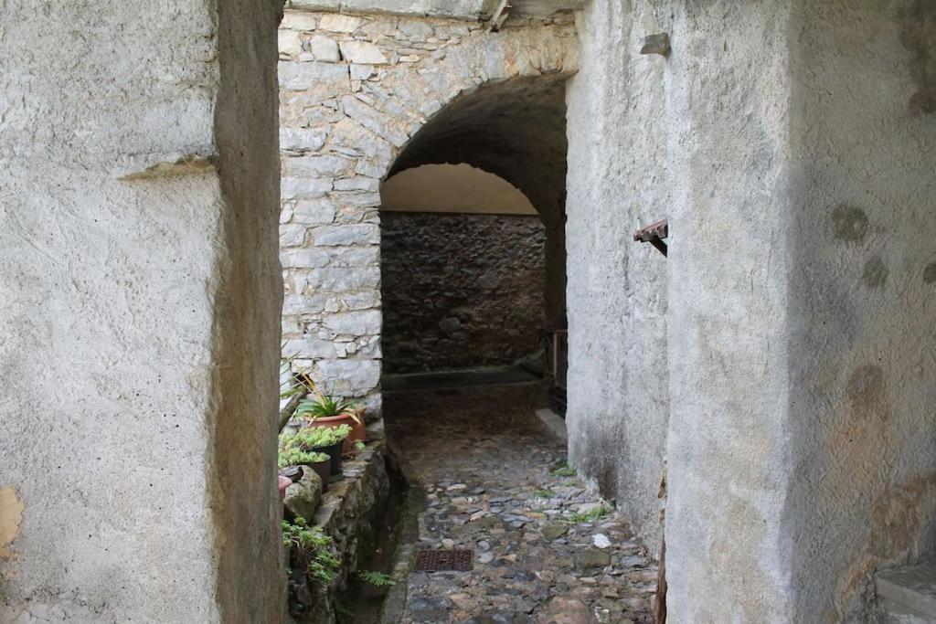 Villa Casa Nel Borgo Antico Quaratica Exterior foto